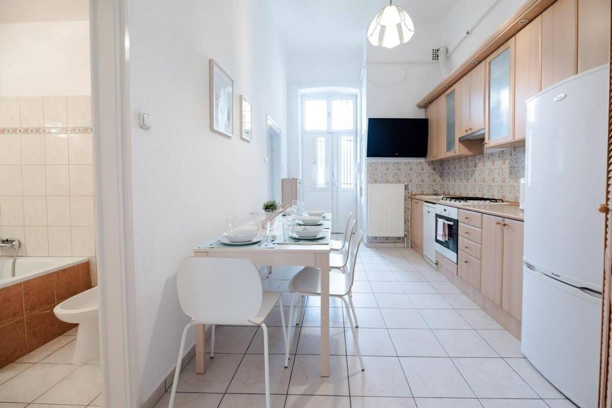 Excellent Location Lovely With Ac Apartamento Budapeste