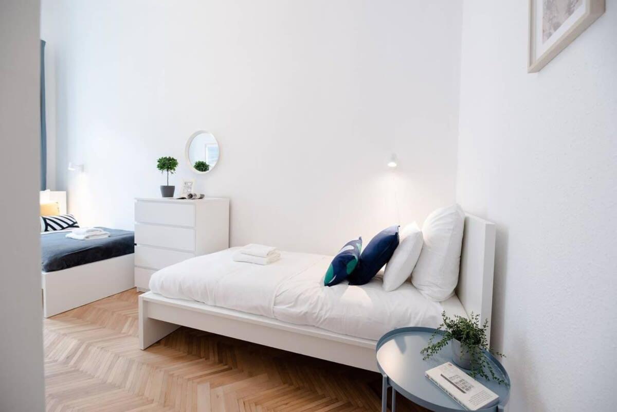 Excellent Location Lovely With Ac Apartamento