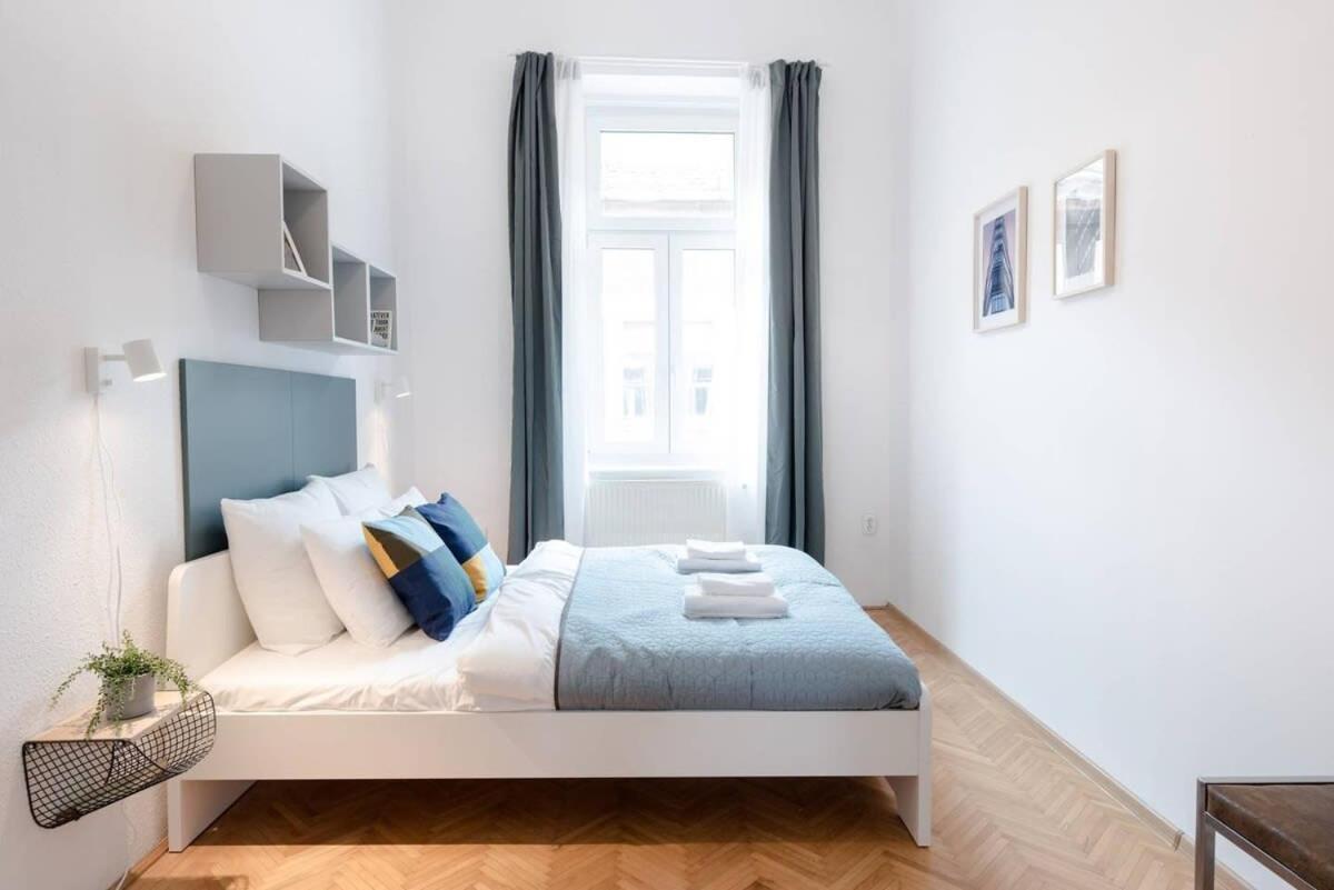 Excellent Location Lovely With Ac Apartamento