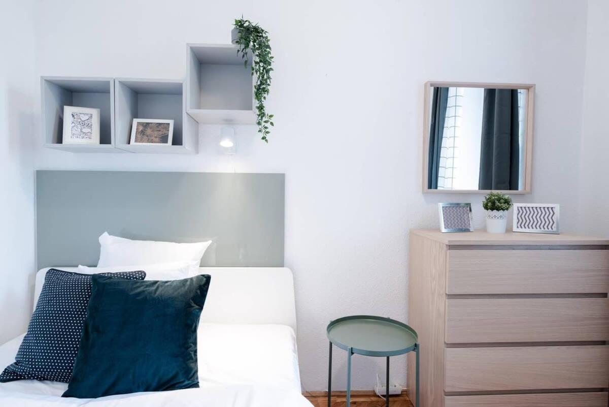 Apartman Excellent Location Lovely With Ac *